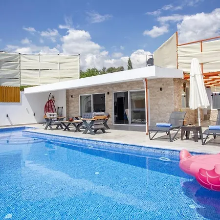 Uzumlu Village 2 Bedroom 9863