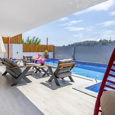 Uzumlu Village 2 Bedroom 9863 *